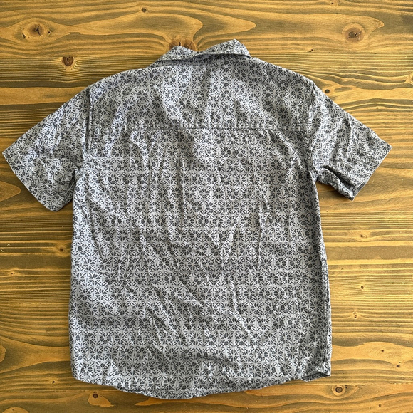 Boys Abercrombie Kids Blue Geometric Print Short Sleeve Button Down Shirt Size 5 - Picture 4 of 5